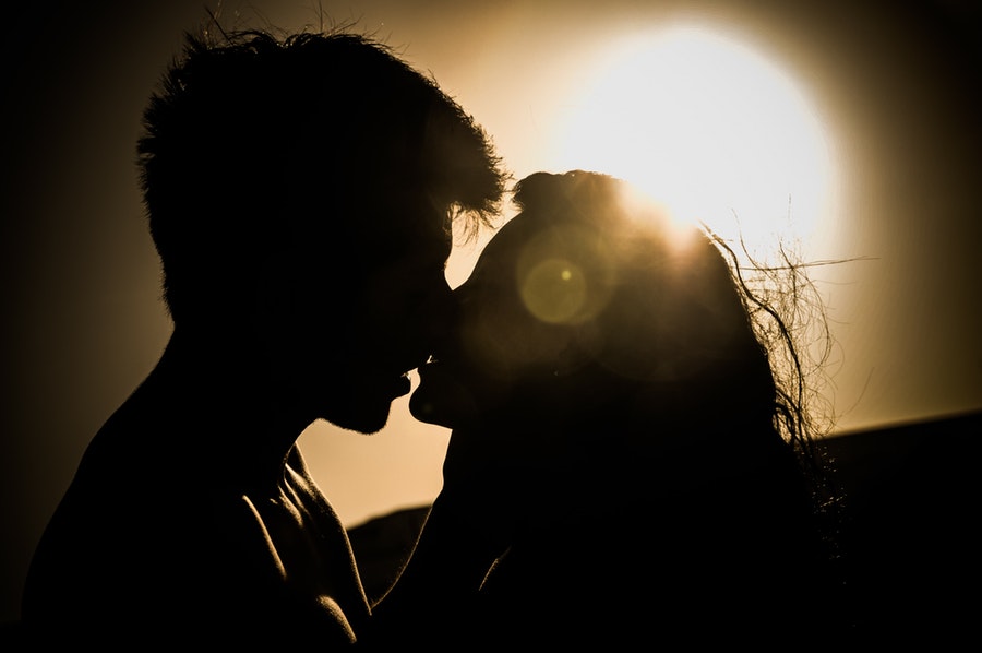 Kissing silhouette