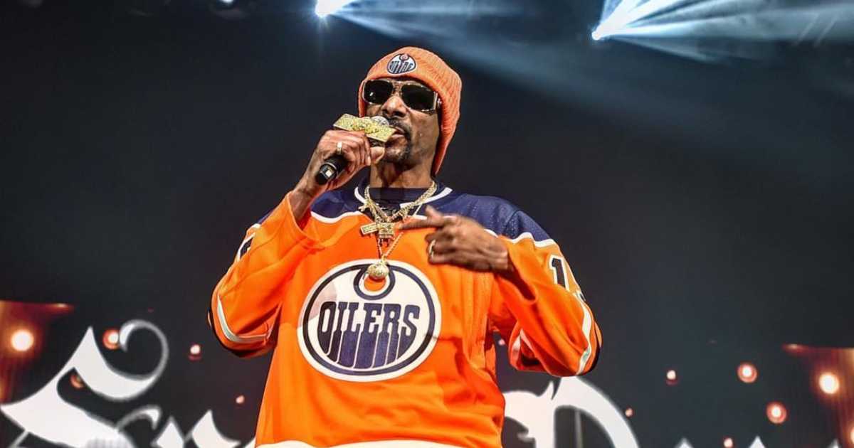 Snoop Dogg rocks the join